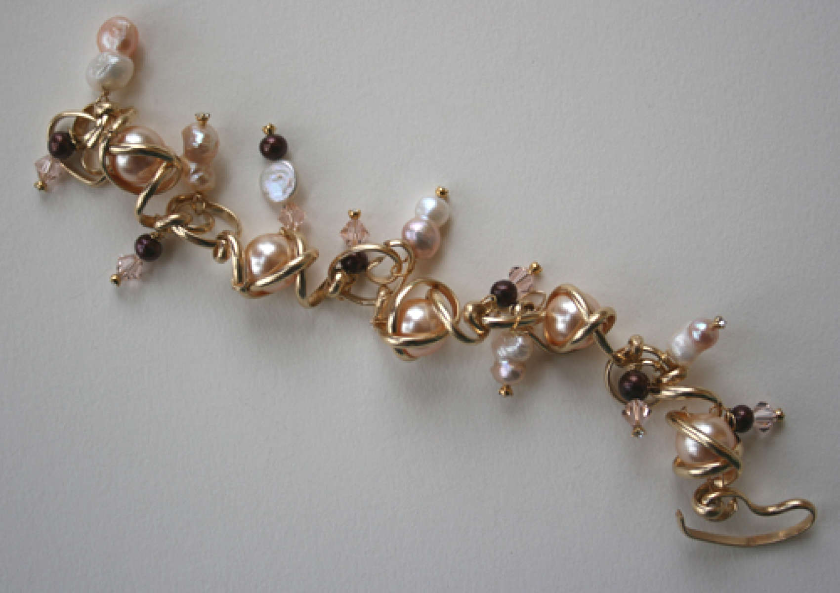 Bracelet with assorted pearls